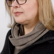 Women's Loop Scarf in Merino Wool & Silk Women's Loop Scarf in Merino Wool & Silk