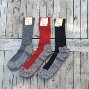 Walking Socks in Organic Wool. Green rib-knit adult walking socks with ...