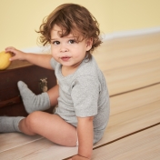 Short-Sleeved Baby-Body in Soft Organic Cotton