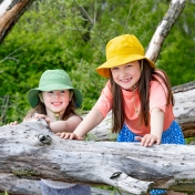 Frida Sun Hat with Wooden Toggle in Organic Cotton (UV)