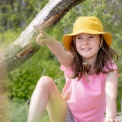 Frida Sun Hat with Wooden Toggle in Organic Cotton (UV)