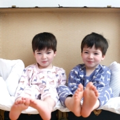 2-Piece Pyjamas in a Drawstring Bag 2-Piece Pyjamas in a Drawstring Bag